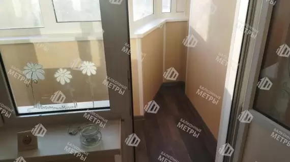 Остекление и отделка балкона в многоквартирном доме