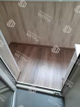 Холодное остекление и отделка П-образного балкона