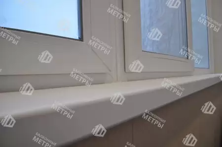 Остекление и отделка балкона ПВХ панелями и ламинатом